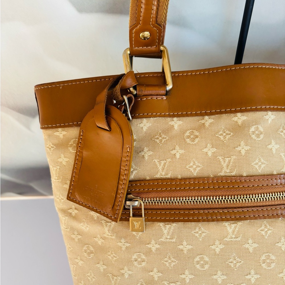 Authentic Louis Vuitton Lucille GM - Picture 3 of 15